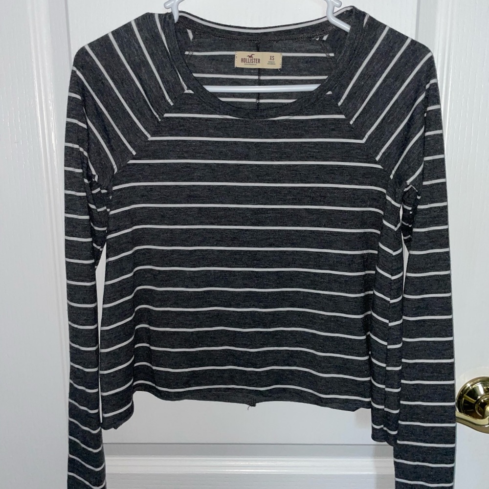 Hollister Cropped Long Sleeve Shirt